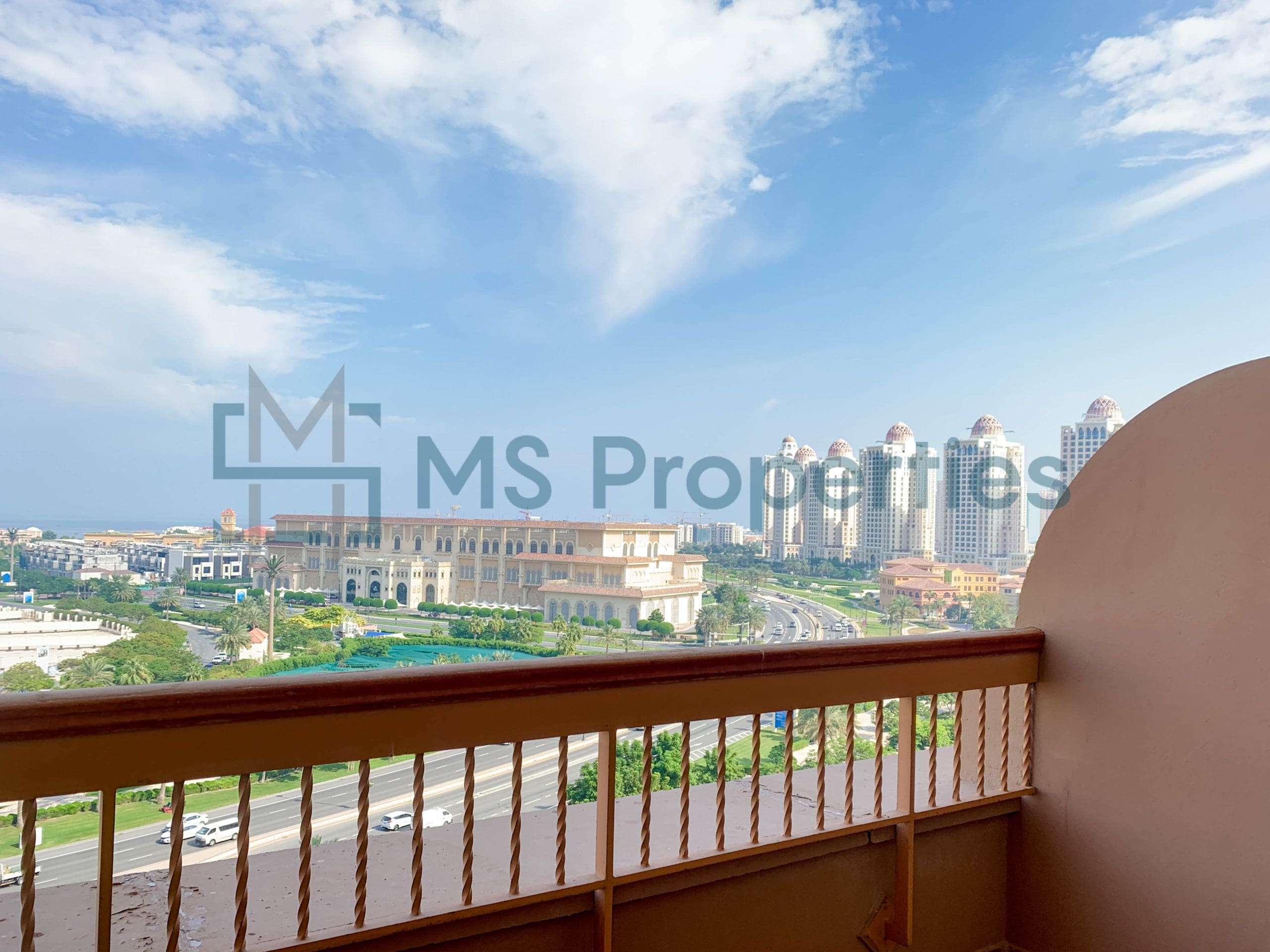 Beautiful Studio Flat with Amazing View Balcony | Bills Included