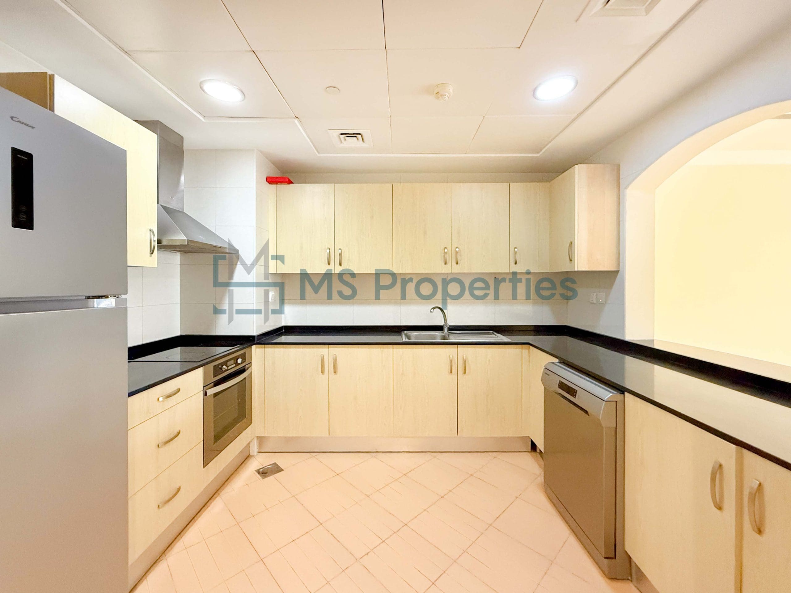 Perfect Space 1BR+Office Apartment with Balcony