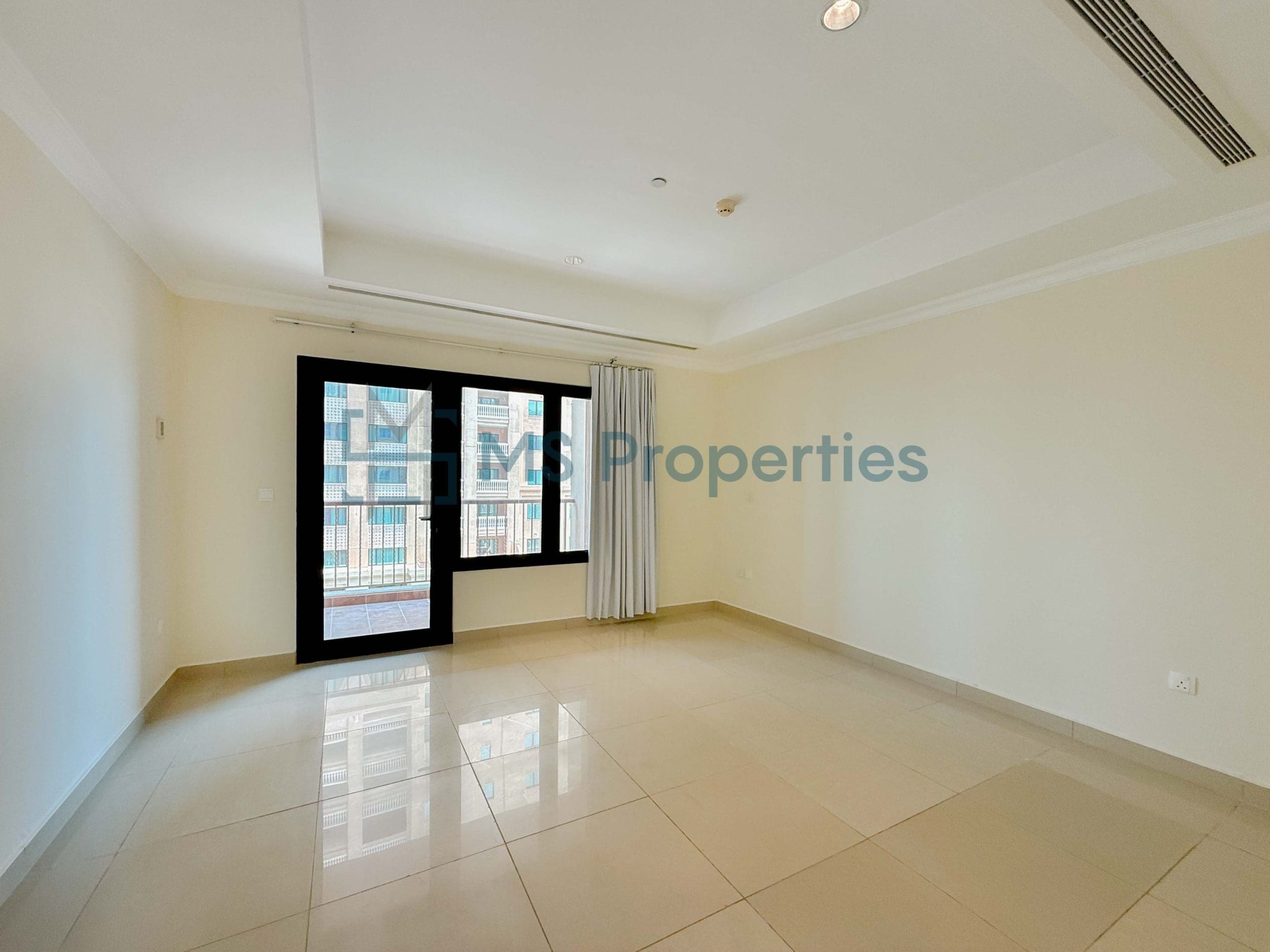 Perfect Space 1BR+Office Apartment with Balcony