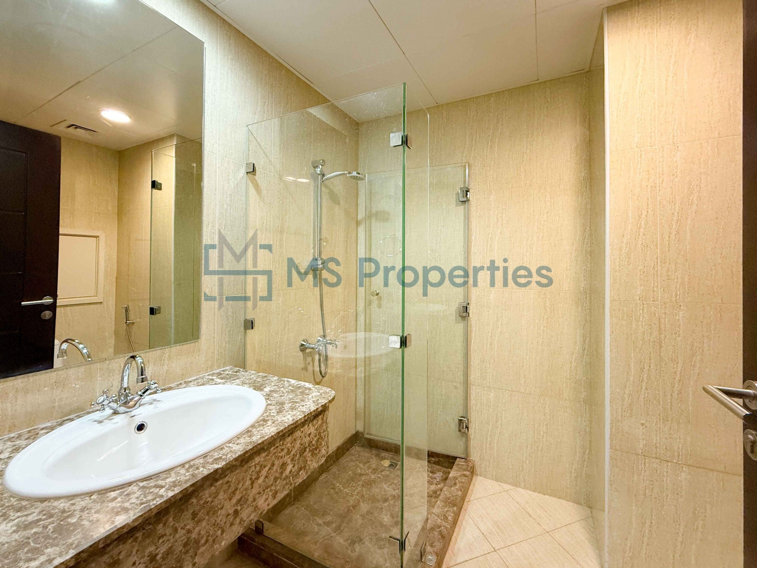 Perfect Space 1BR+Office Apartment with Balcony