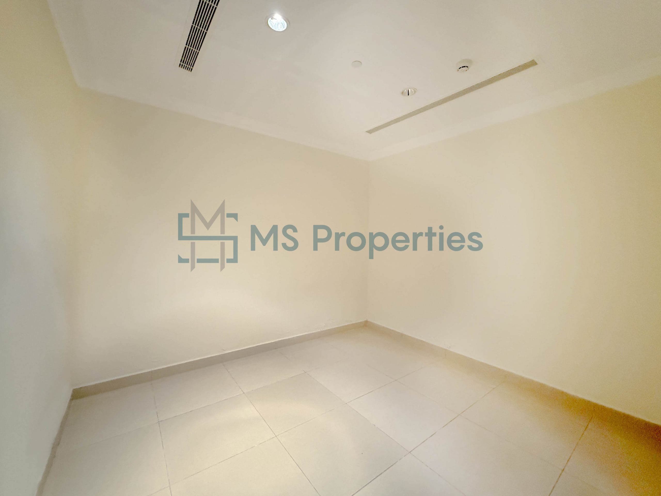 Perfect Space 1BR+Office Apartment with Balcony