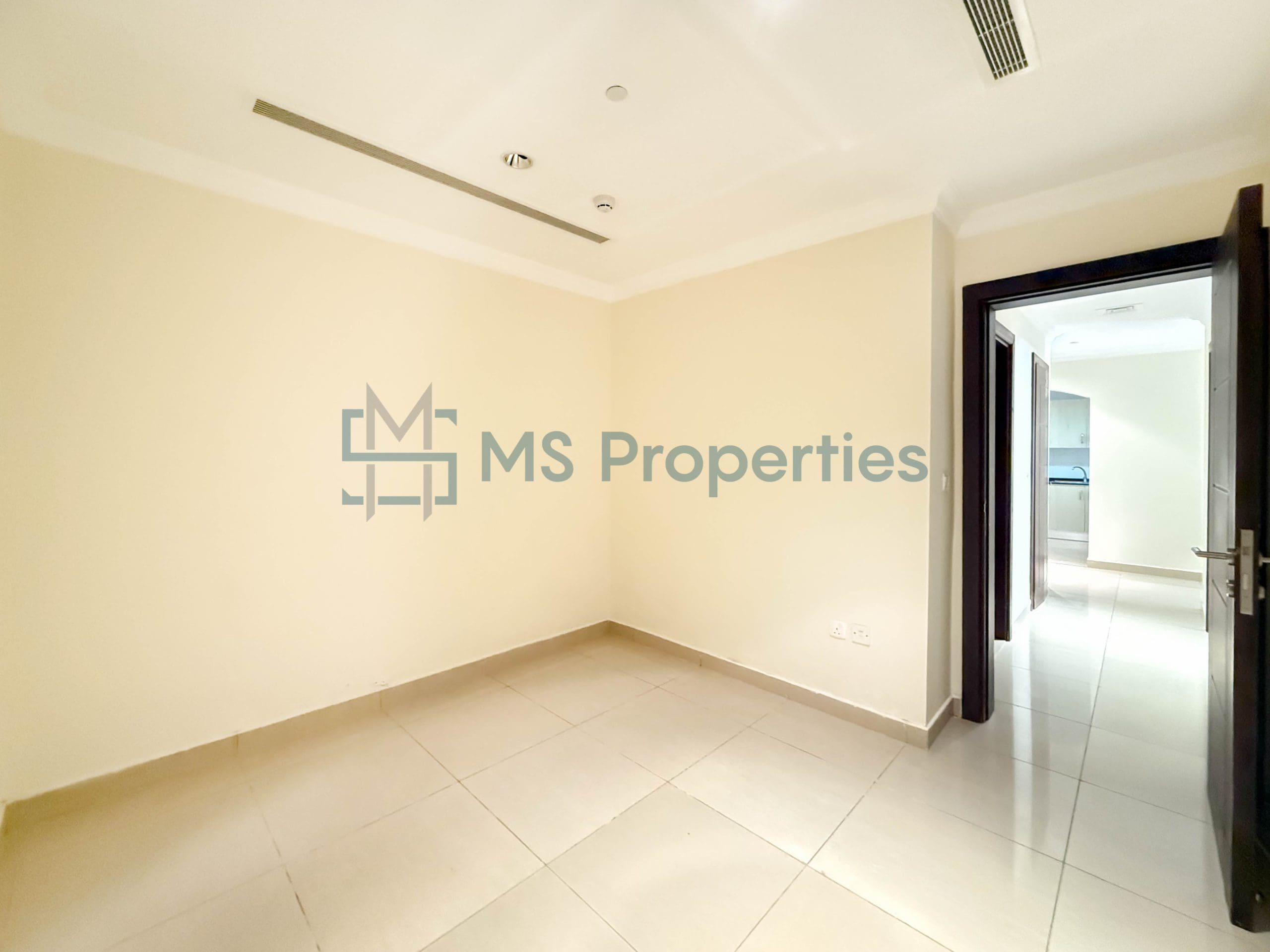 Perfect Space 1BR+Office Apartment with Balcony