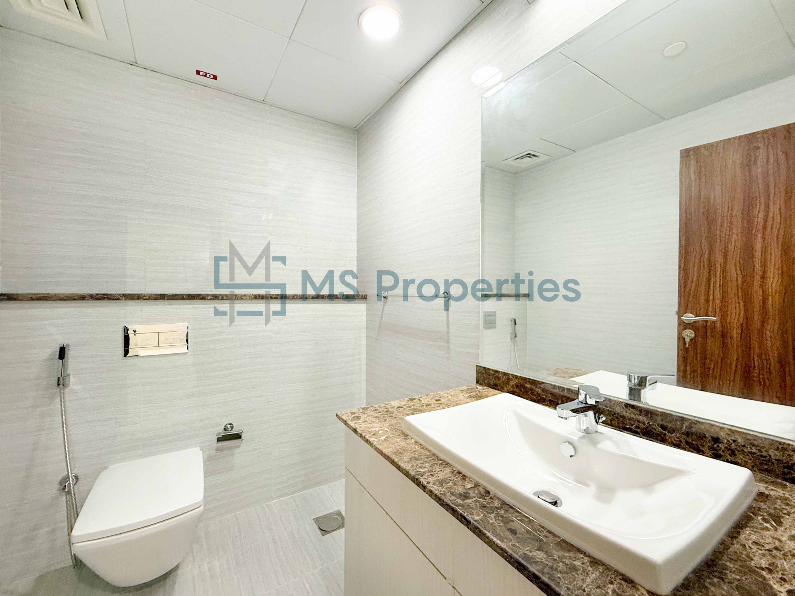 Contemporary 1BR Apartment with Great View