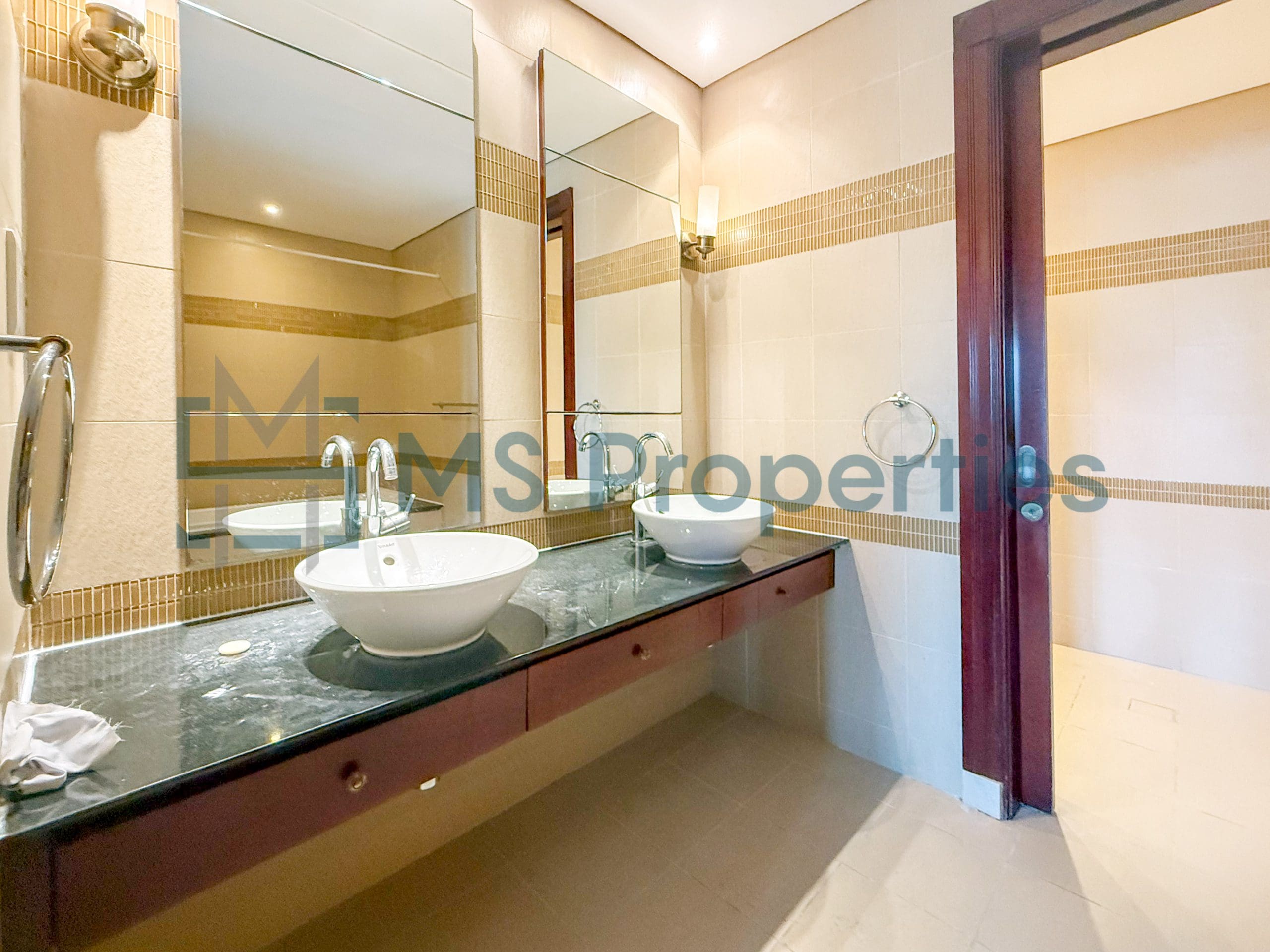 Contemporary 1BR Townhouse | Amazing View Balcony