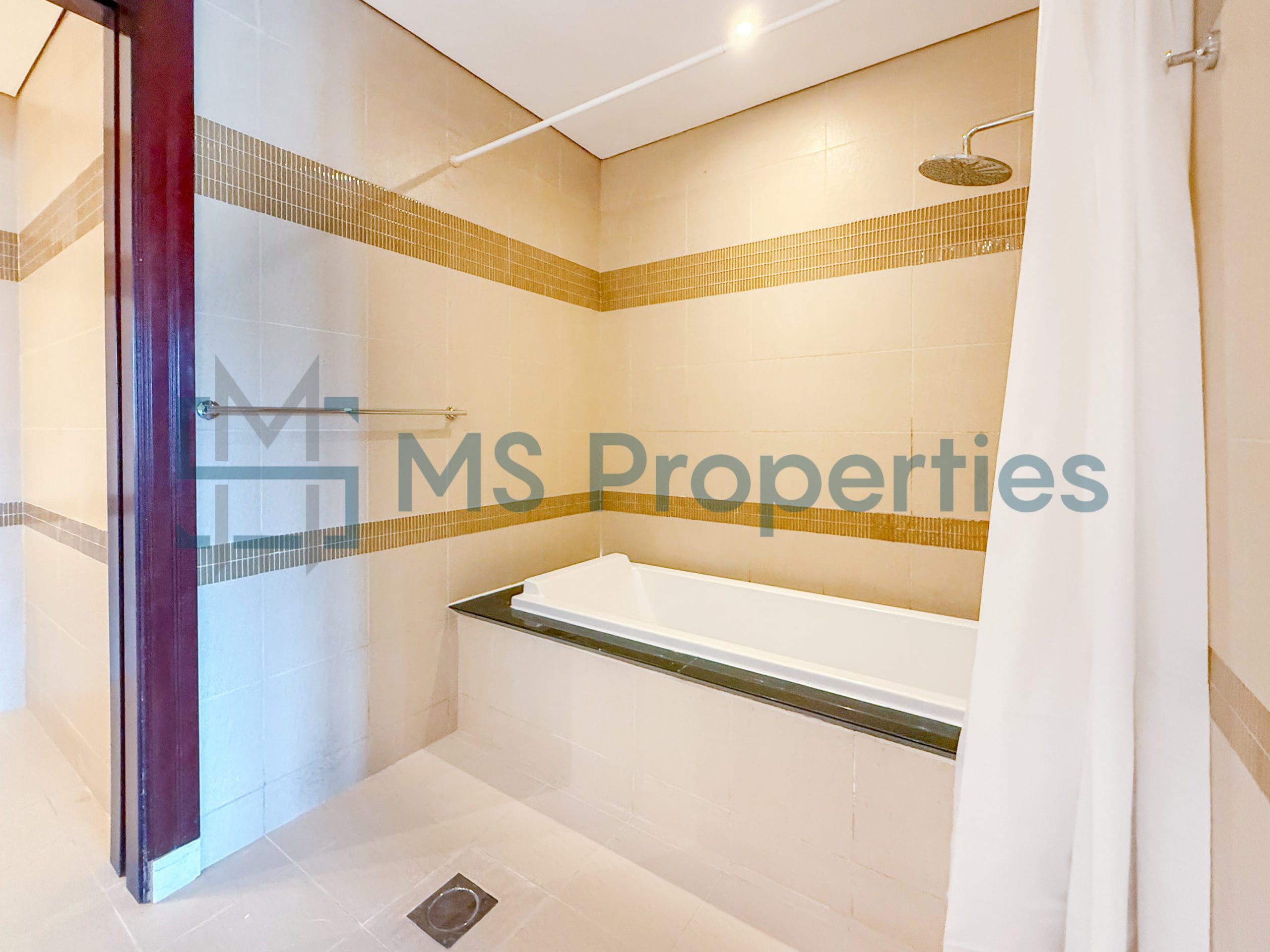 Contemporary 1BR Townhouse | Amazing View Balcony