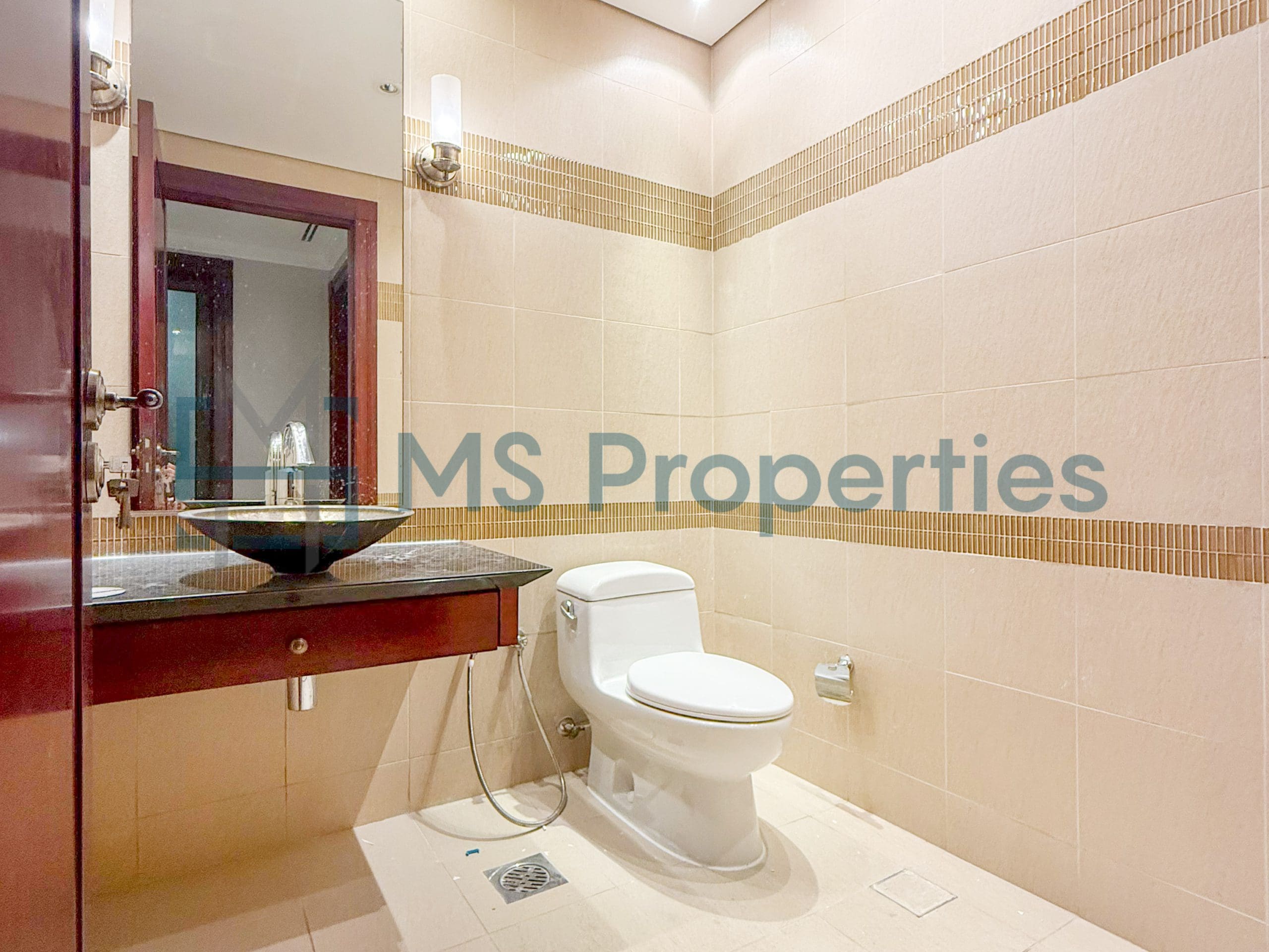 Contemporary 1BR Townhouse | Amazing View Balcony