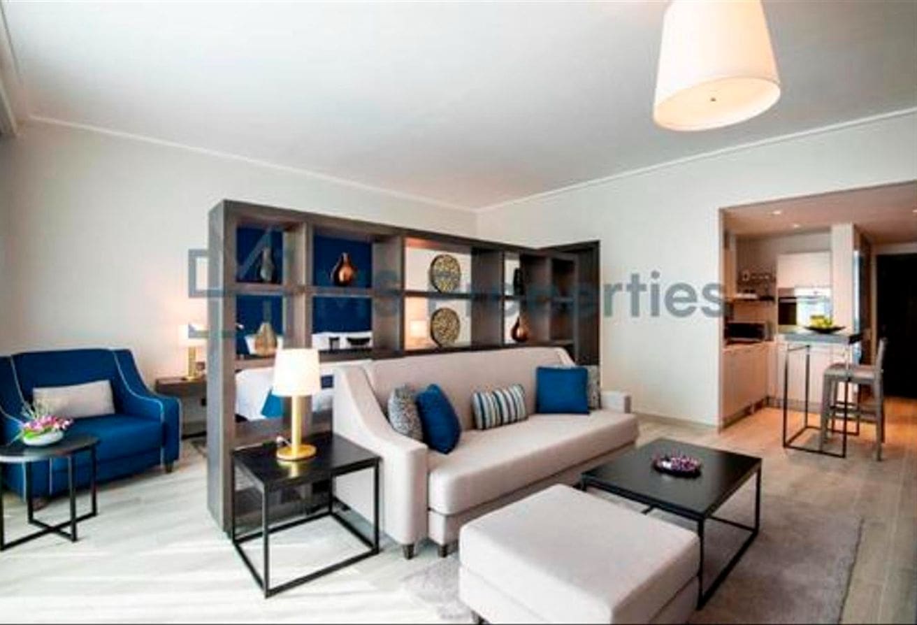 Dive into Luxury Studio Apartment in West Bay