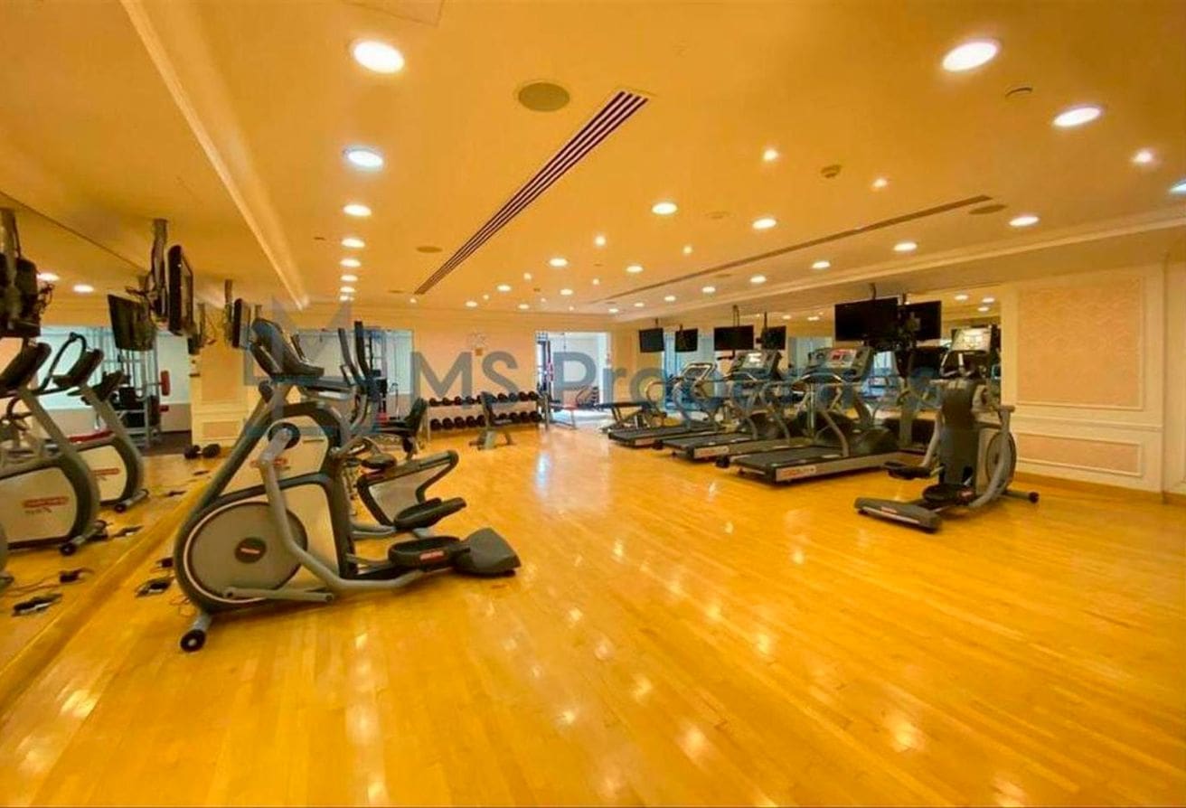 Bright and Elegant 1BR Apartment with Huge Balcony