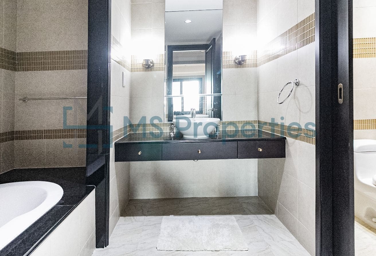 Bright and Elegant 1BR Apartment with Huge Balcony
