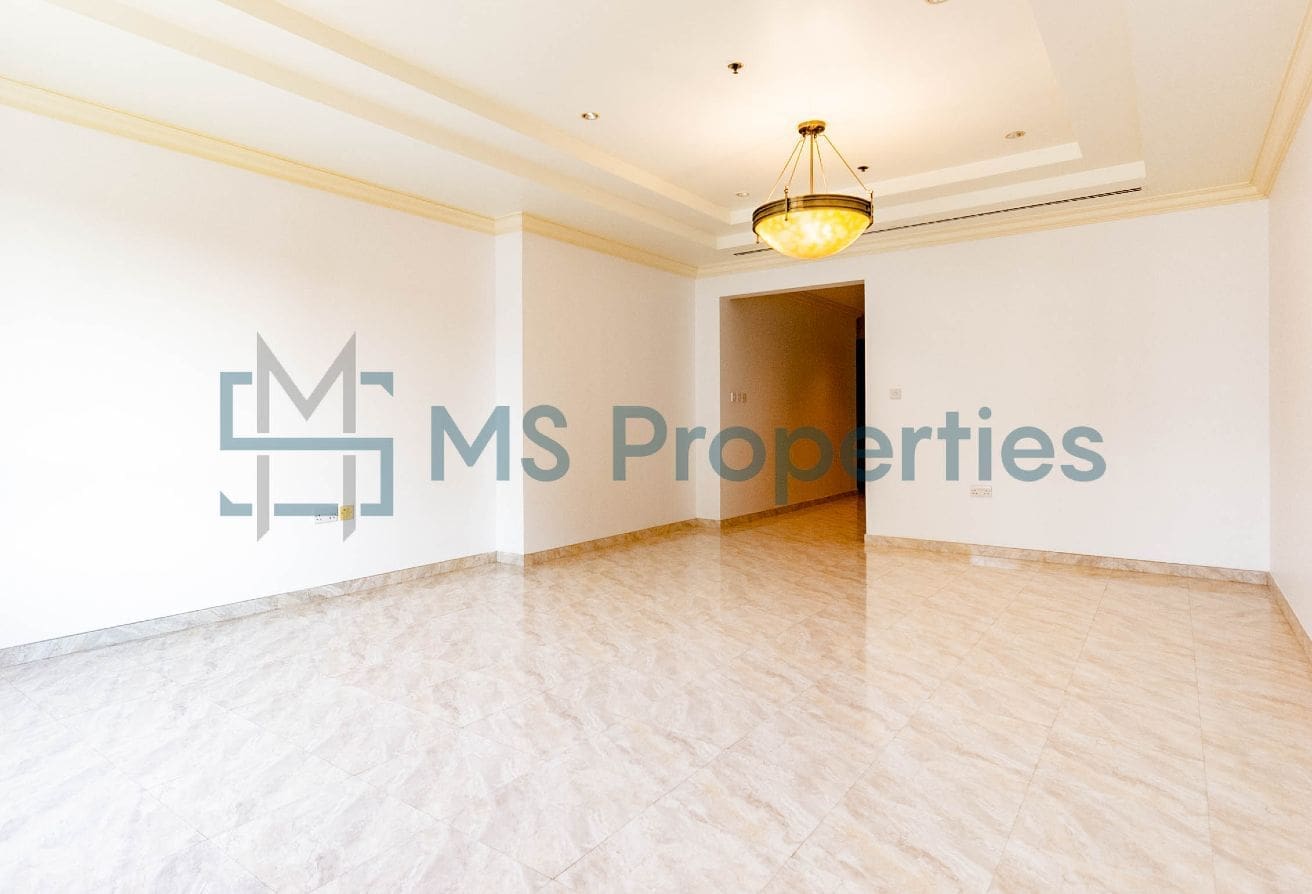 Stunning 2 BHK w/ Balcony | Sea and City View