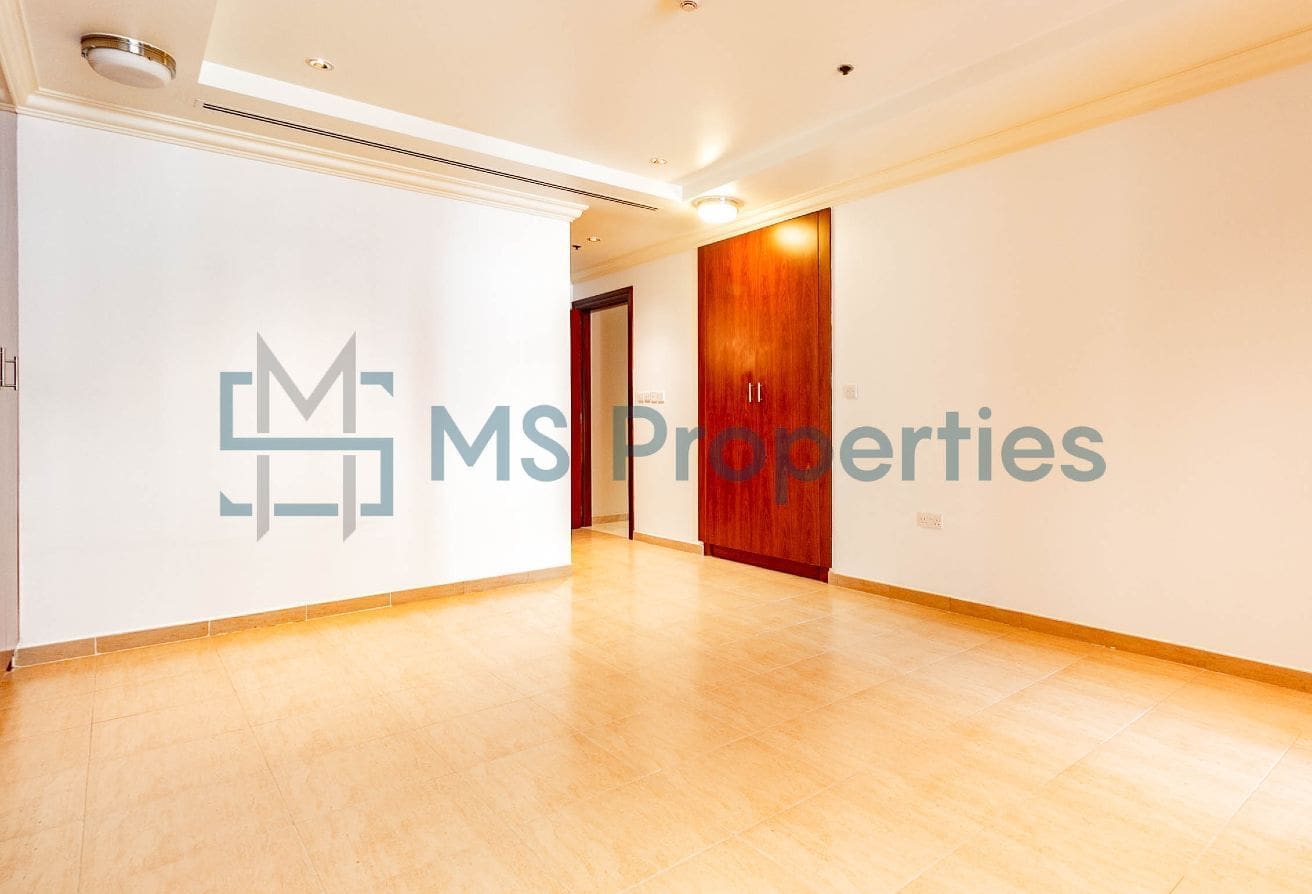 Stunning 2 BHK w/ Balcony | Sea and City View
