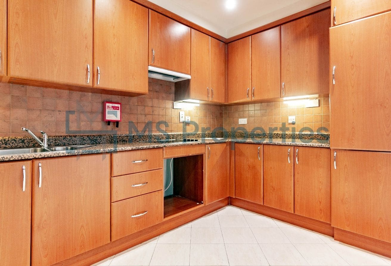 Stunning 2 BHK w/ Balcony | Sea and City View