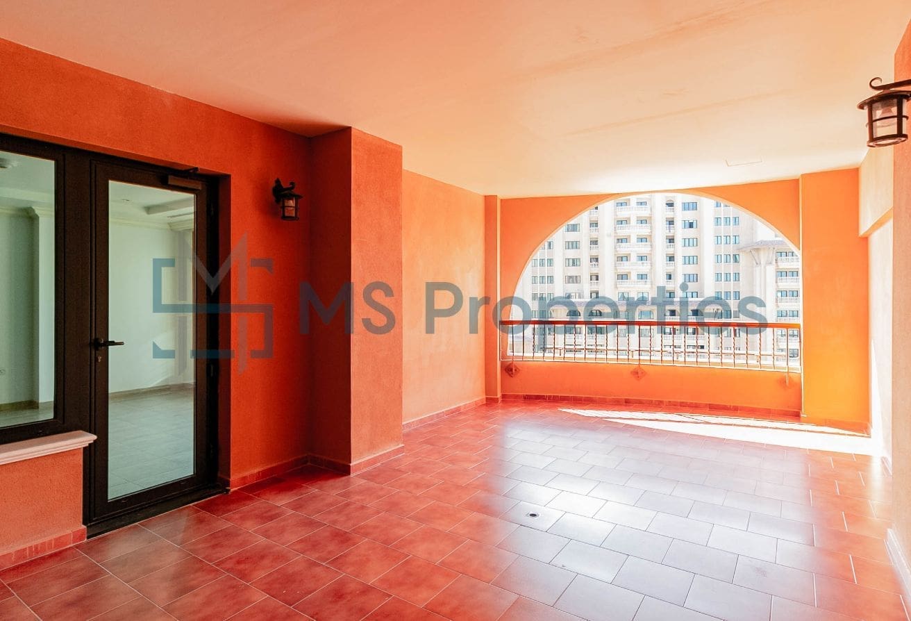 Stunning 2 BHK w/ Balcony | Sea and City View