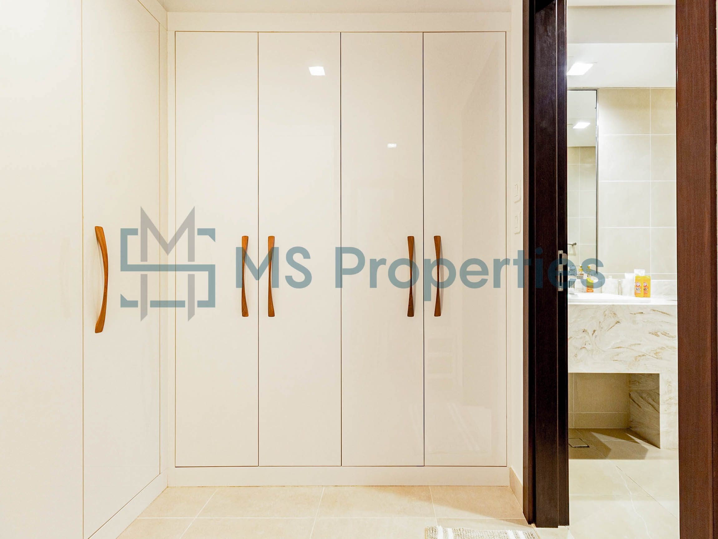 Spacious Cozy 1BHK Flat with Marina View Balcony