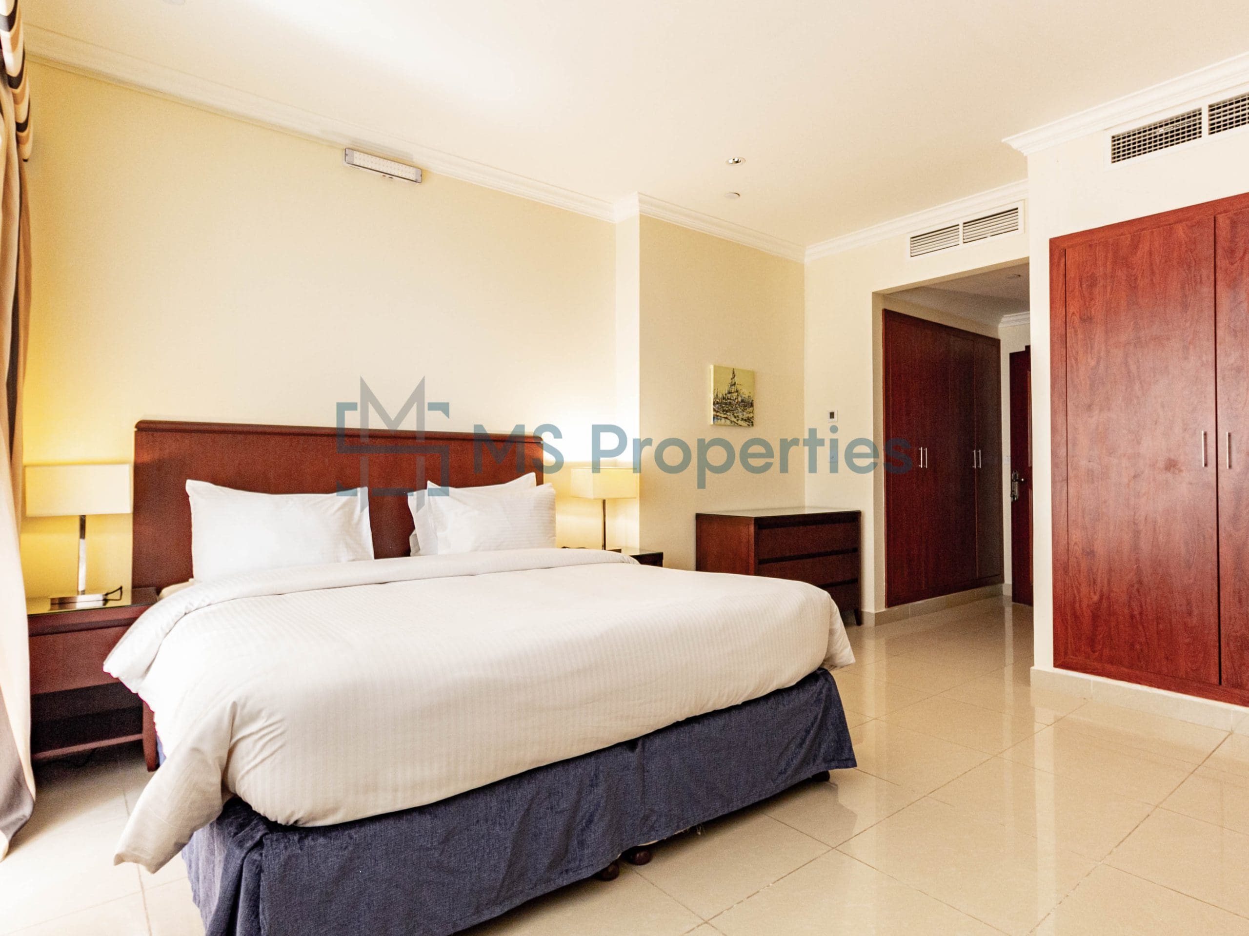 Stunningly Furnished 1BHK Flat in Amazing Location