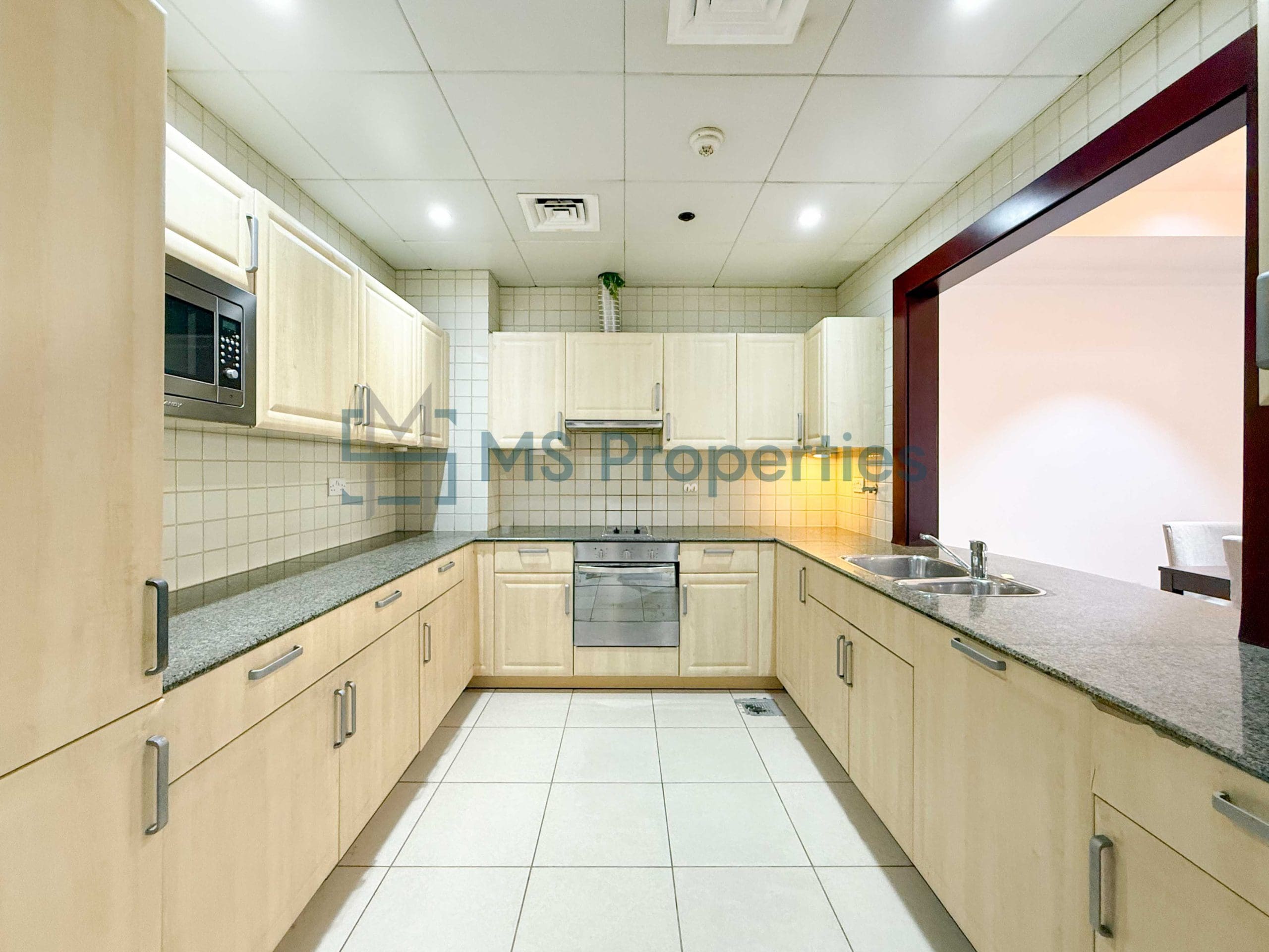 Sophisticated 1BR Apartment with Huge Balcony