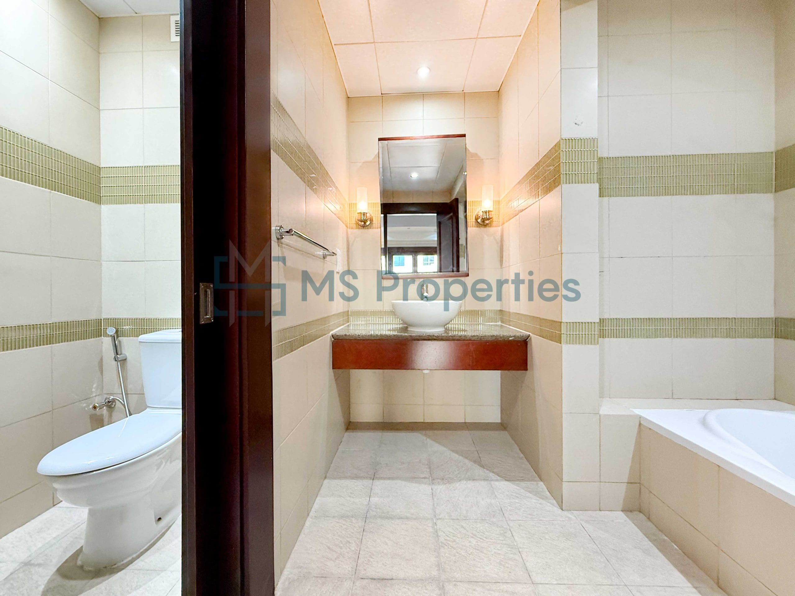 Sophisticated 1BR Apartment with Huge Balcony