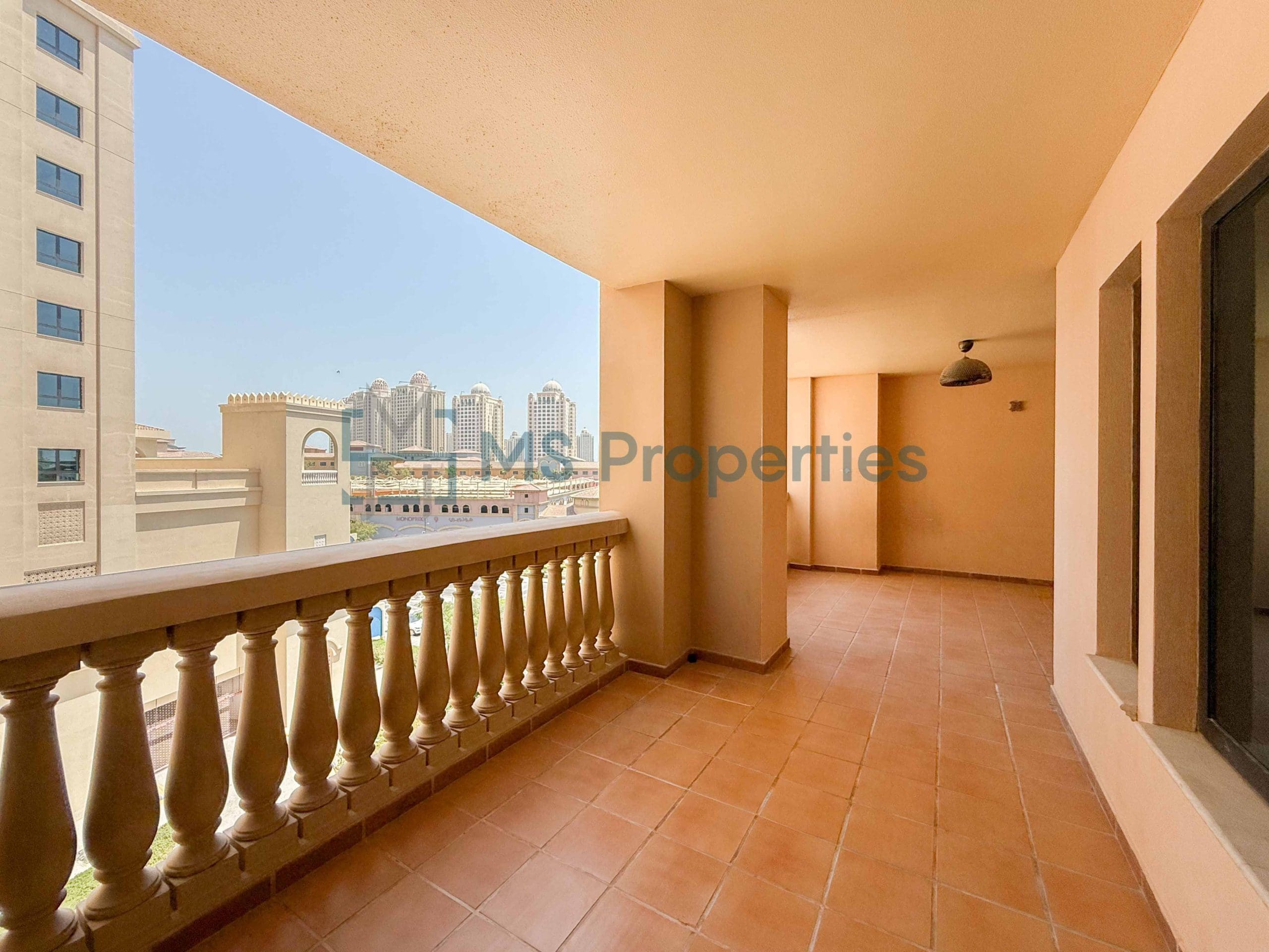 Sophisticated 1BR Apartment with Huge Balcony