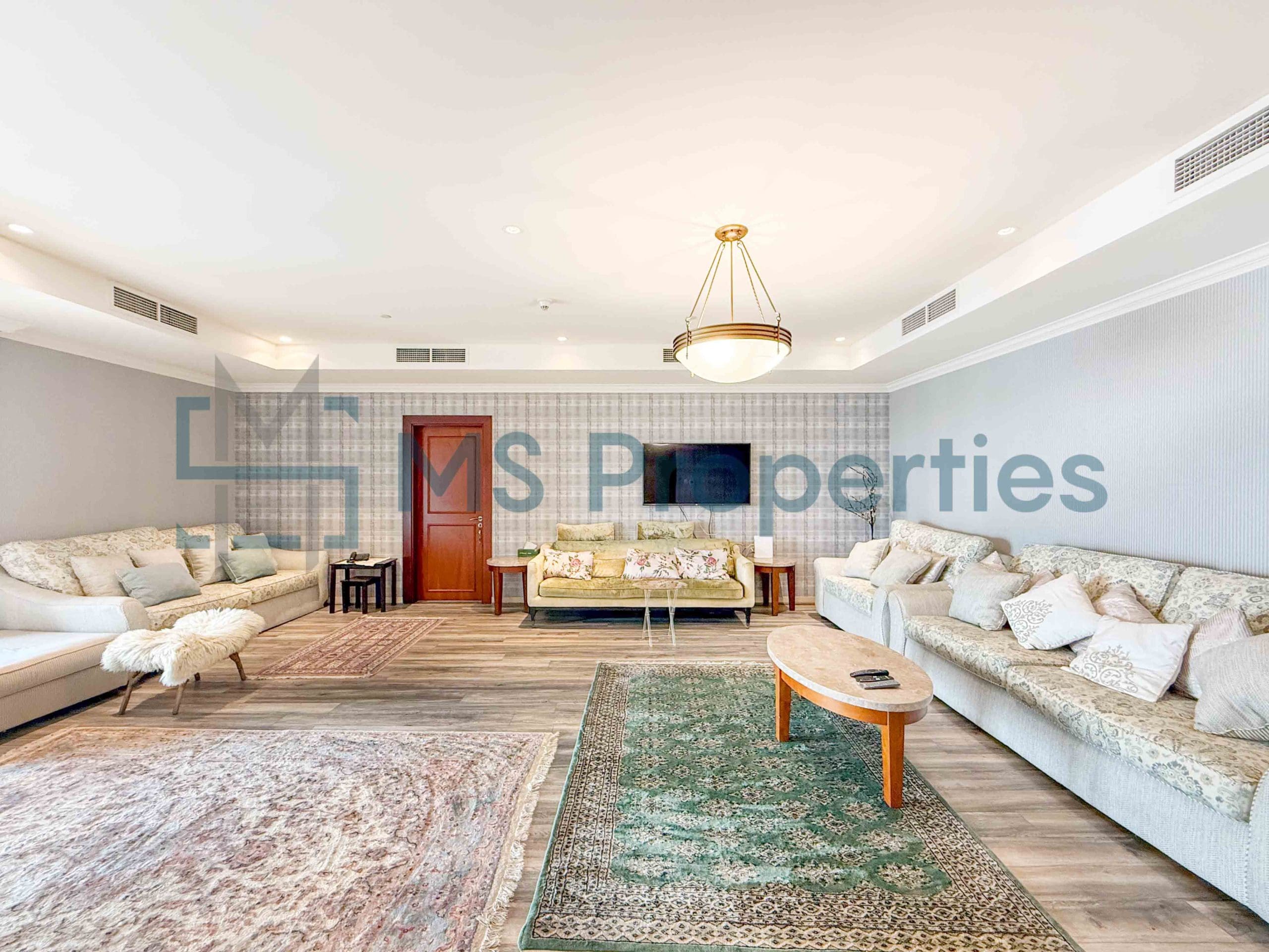 Luxurious 2Bedroom Flat with Stunning Balcony View