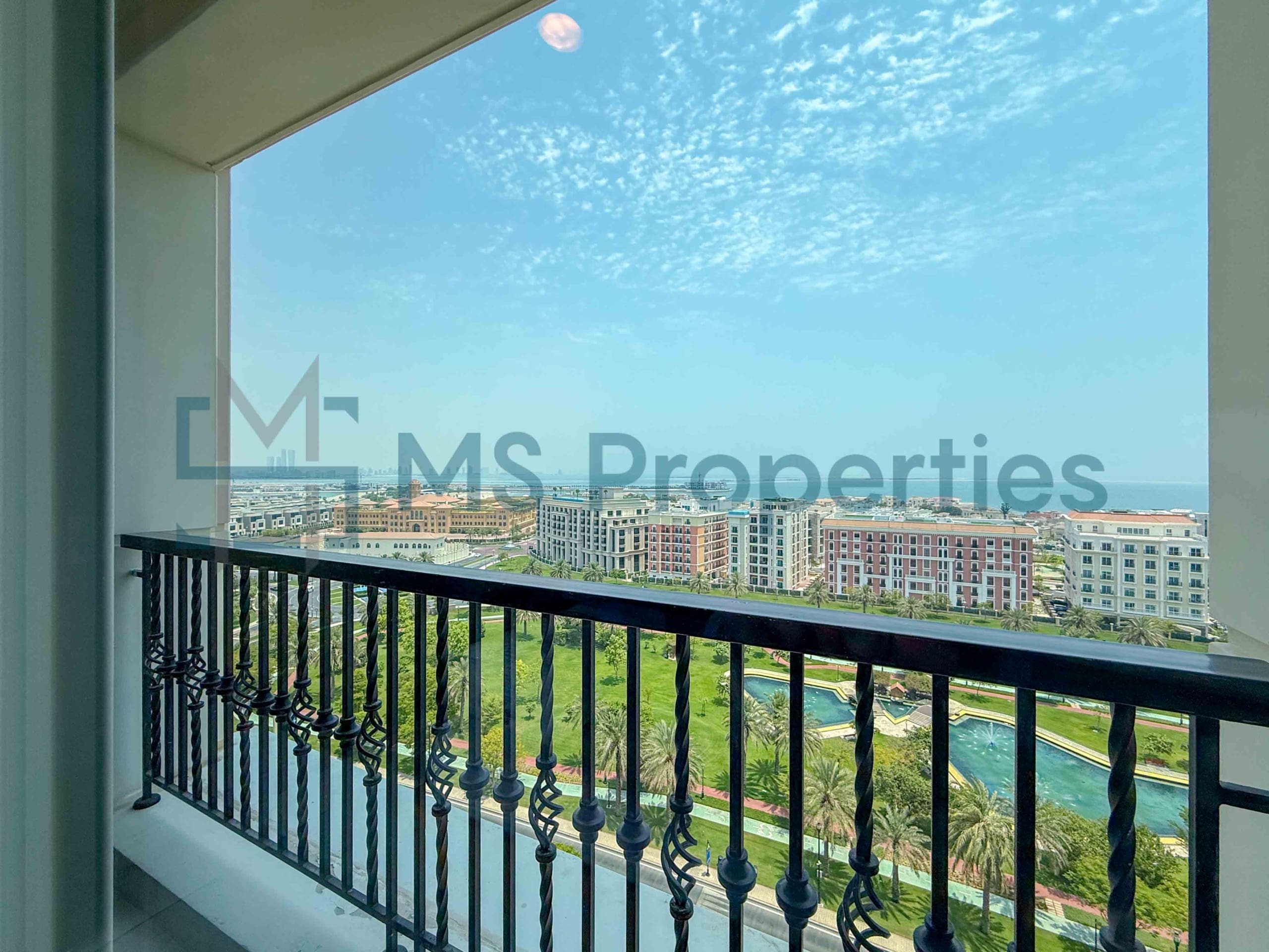 No Commission Cozy Studio w/ Balcony | Bills Included