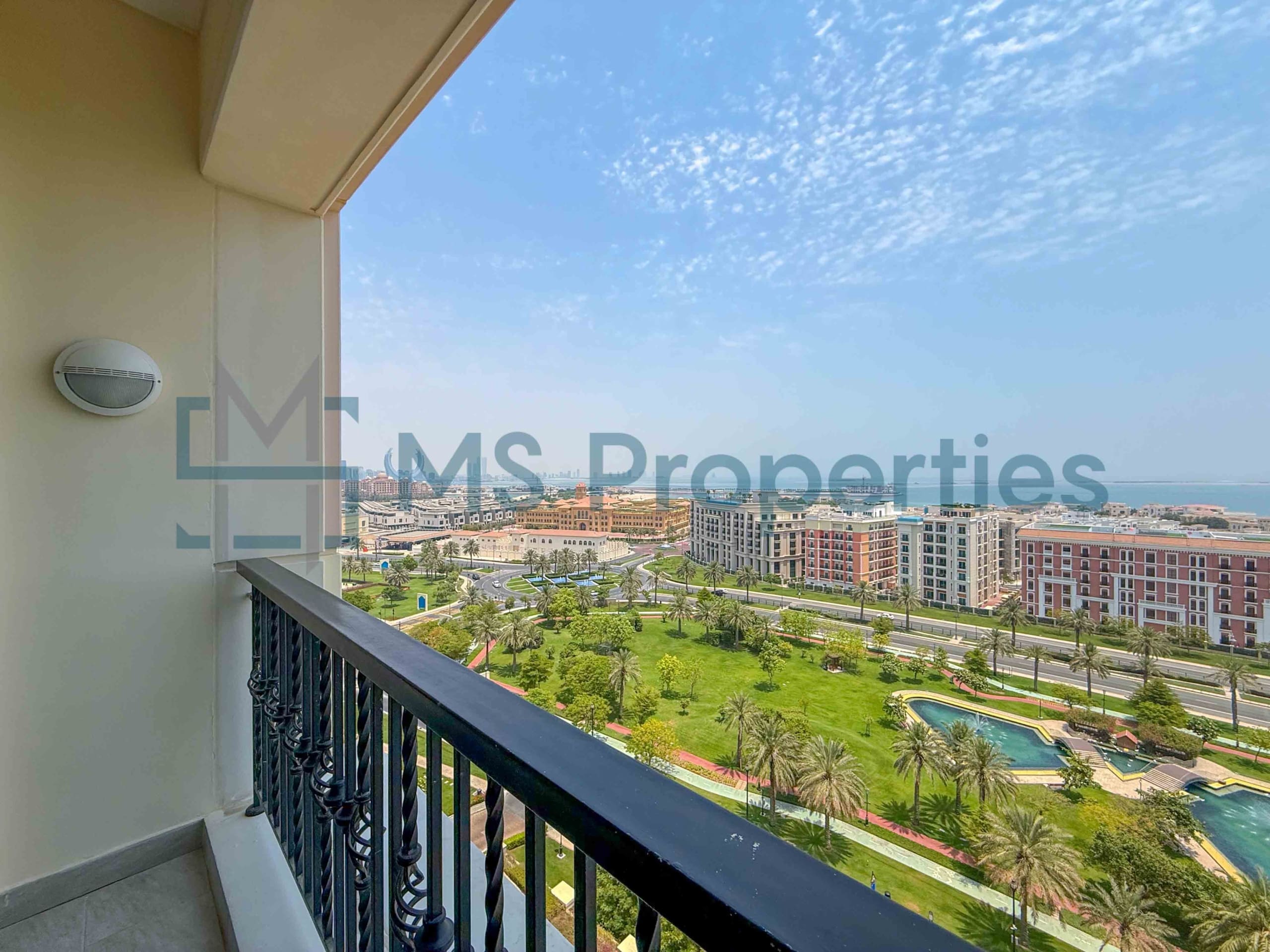 No Commission Cozy Studio w/ Balcony | Bills Included