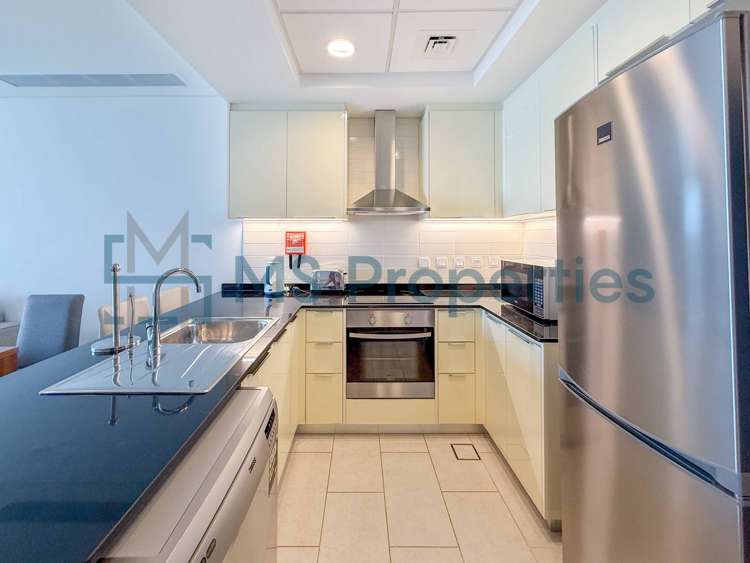 No Commission Cozy Studio w/ Balcony | Bills Included