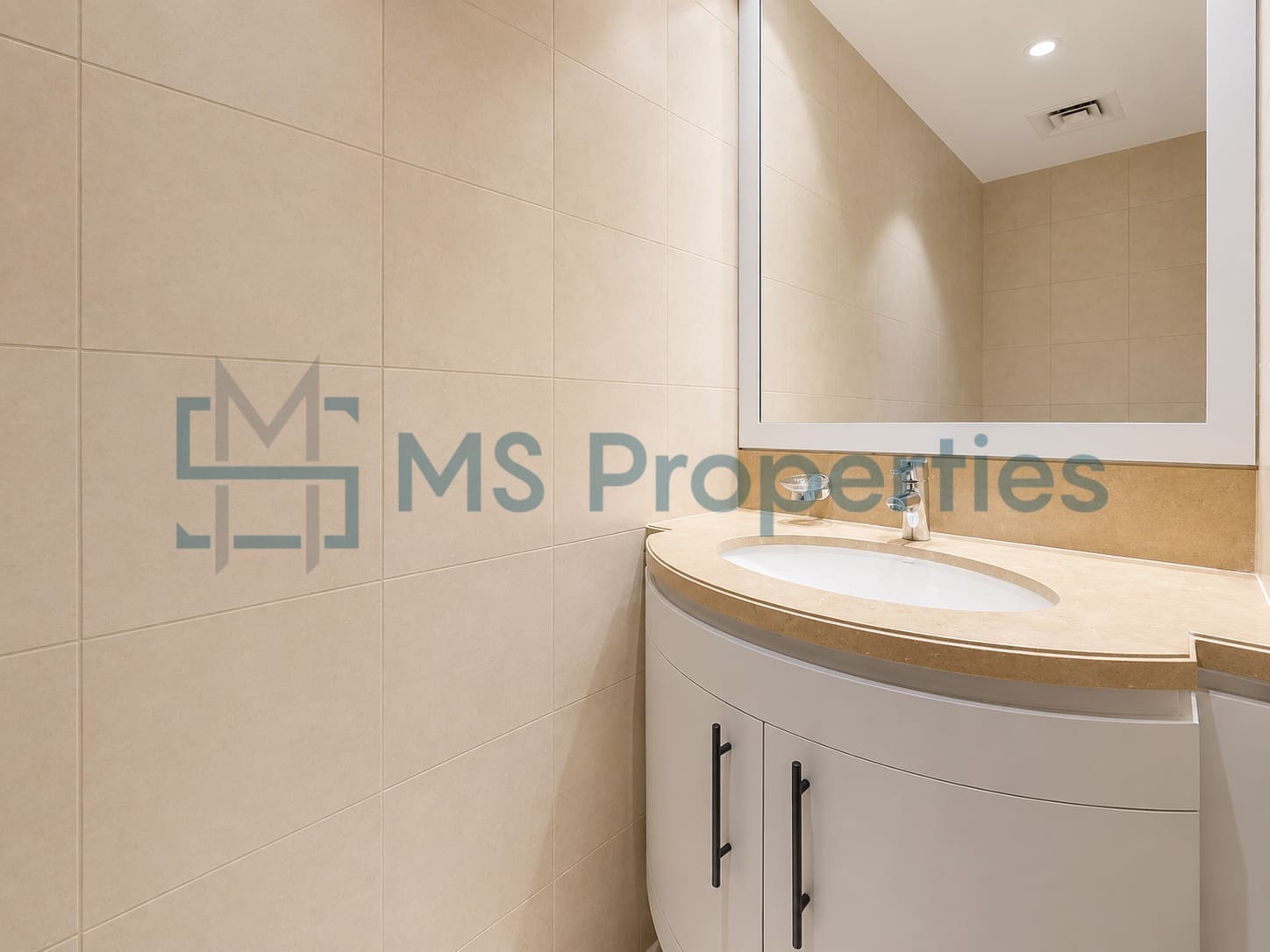 Bright and Clean 1BHK w/ Balcony Amazing Marina View